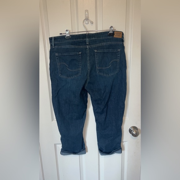 Levi’s Capris - Picture 3 of 5